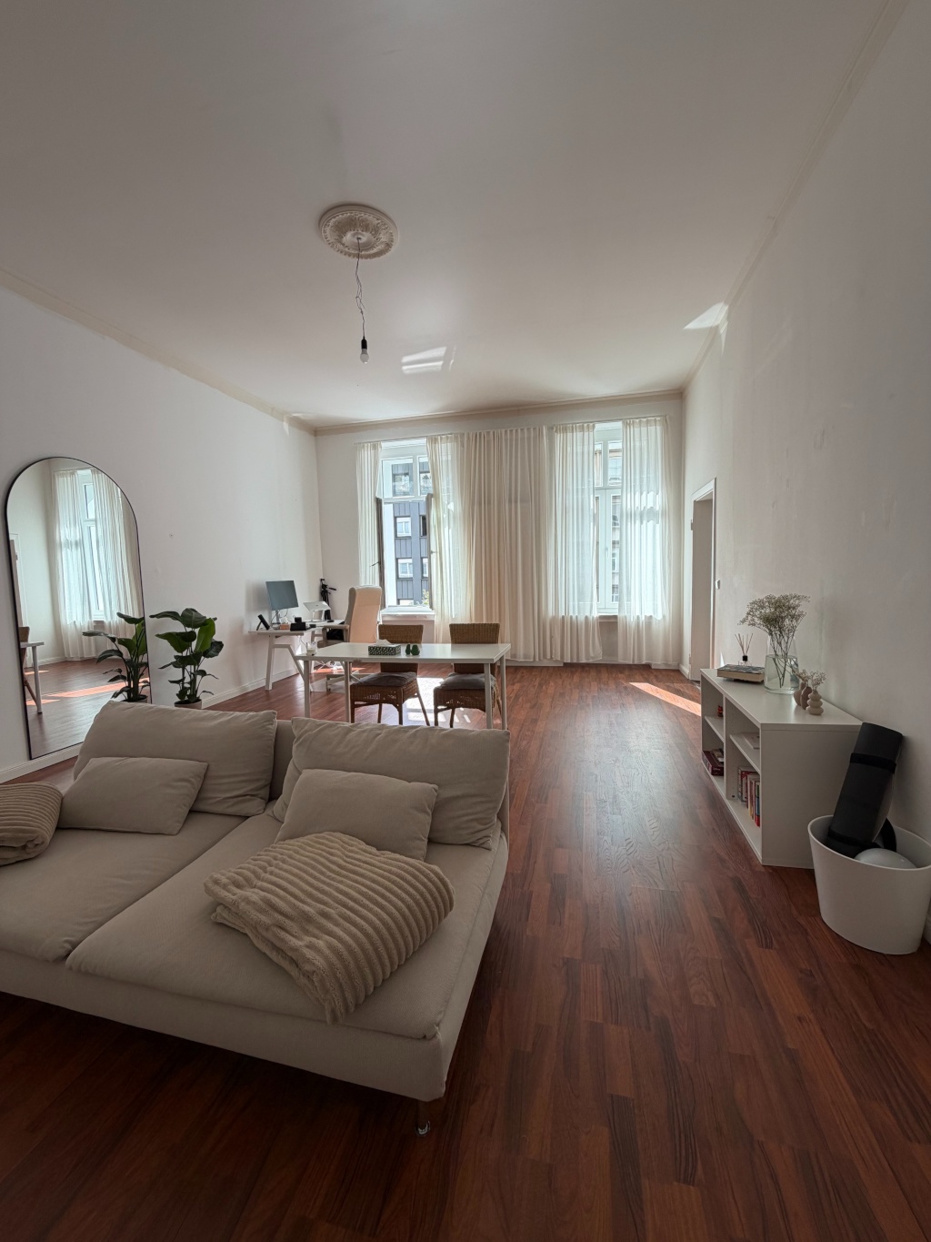 Möbilierte 65qm Wohnung im Zentrum Düsseldorf | Untermiete Dezember Januar – 40210 Düsseldorf Stadtmitte – Vorschaubild 2