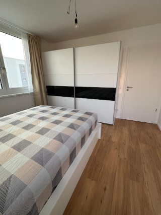 Voll möblierte 3-Zimmer-Neubauwohnung in Berlin für 2 Monate zu vermieten — photo 1
