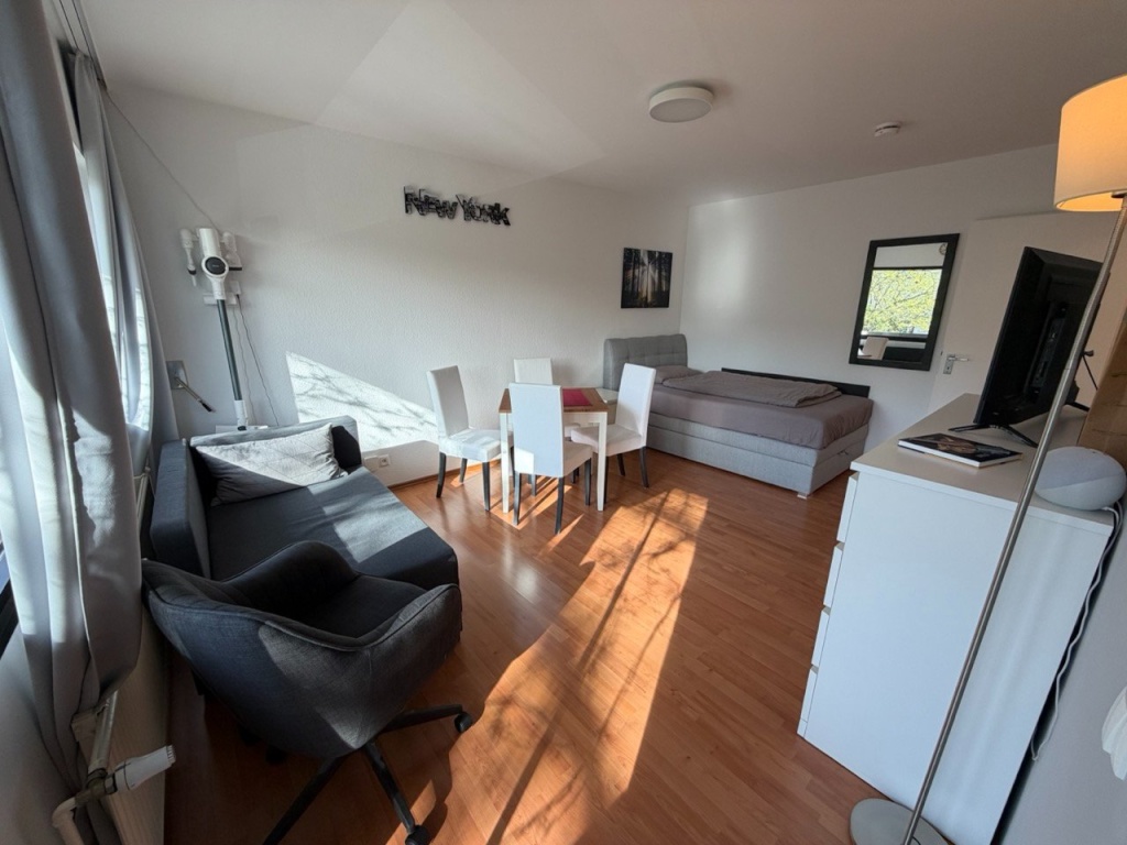 Möbliertes 1-Zimmer-Apartment mit Balkon in Frankfurt-Sachsenhausen, nahe Südbahnhof – 60598 Frankfurt am Main Sachsenhausen – Vorschaubild 2