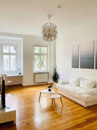 Verkehrsgünstige, möblierte 2-Zimmer-Wohnung – ideal für Paare, kleine Familien oder 2er-WG — photo 1