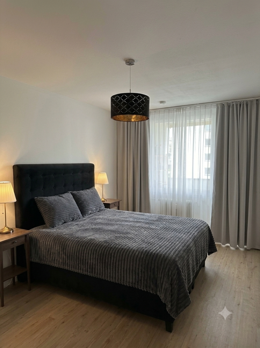 Helle, ruhige 2-Zimmer-Wohnung mit großem Balkon in Bestlage (Schleißheimer Str. 257) – 80809 München Milbertshofen-Am Hart – Bild 1 von 10