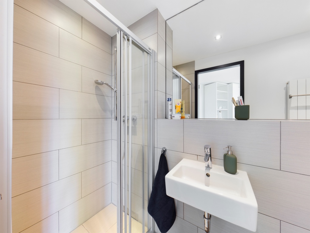 Möbliertes Apartment in Riedberg, 24 m2, all inclusive, frei ab 01.10 – 60438 Frankfurt am Main Riedberg – Vorschaubild 3