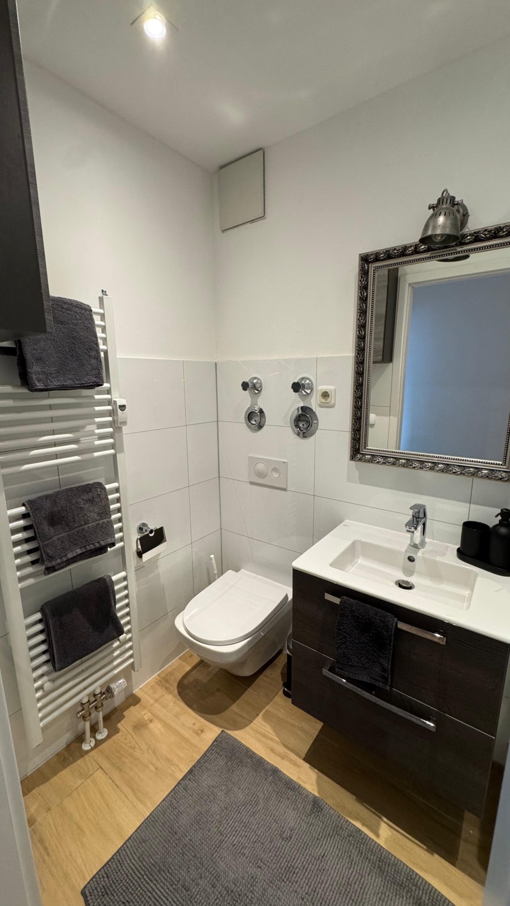 Moderne & lichtdurchflutete 2-Zimmer Wohnung in Düsseldorf-Eller zur Pauschalmiete (inkl. Heizung, Strom und Internet) – 40229 Düsseldorf Eller – Vorschaubild 5
