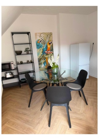 Imagen del anuncio: Gemütliches WG-Zimmer für Studenten oder Berufspendler im Dachgeschoss zu vermieten