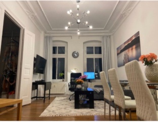 {2/10-19/10 - €800} - Cute & Cozy Central 1 BR VH with Neoclassical Details + Balcony — photo 1