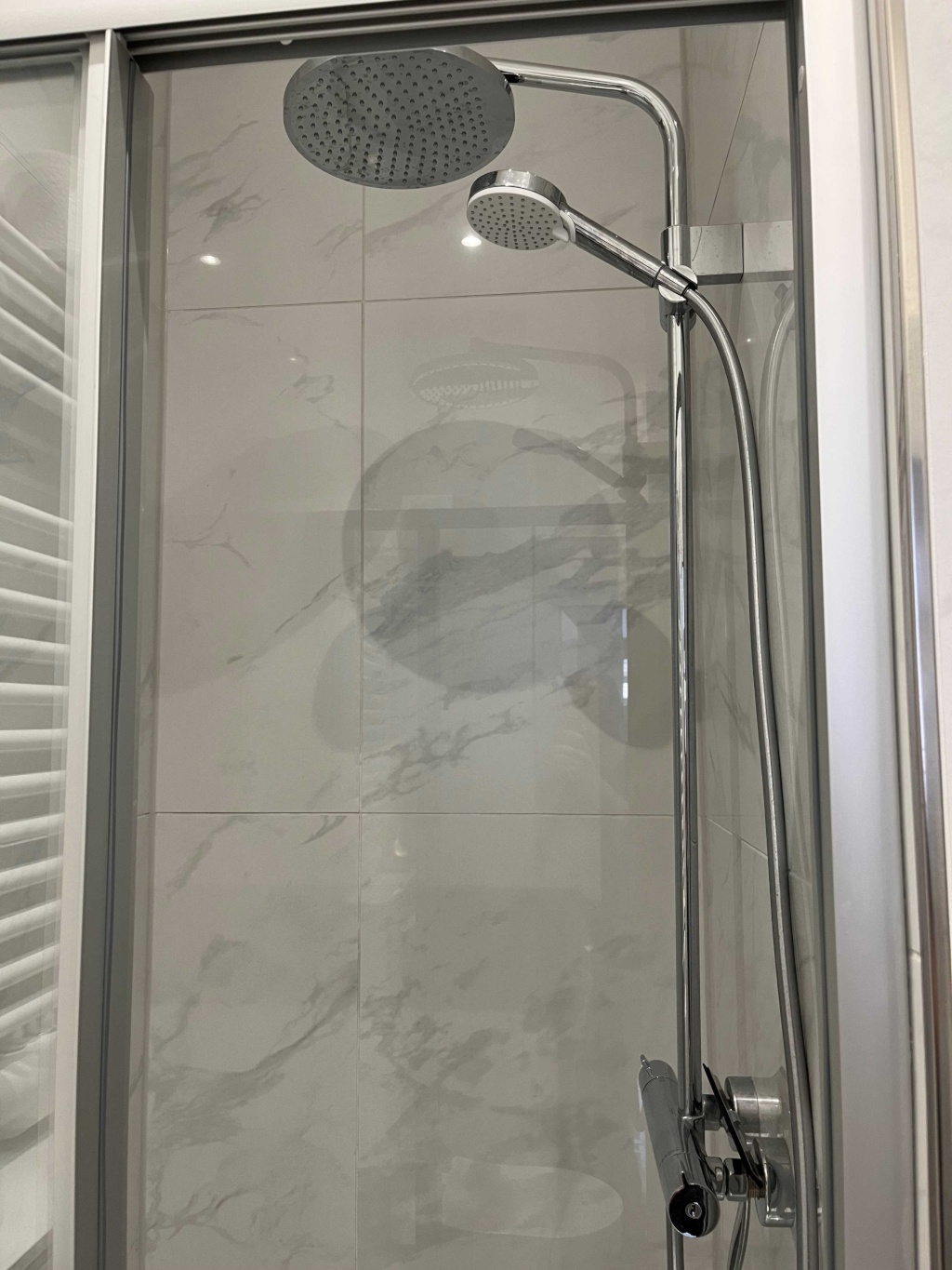MODERNES SANIERTES 1 ZW STUDIO EBK ALLE KOSTEN INTERNET HEIZUNG STROM WASSER INCL ! WARMMIETE ! 5 MINUTEN ZUR GOETHE UNI LAUFNÄHE PENNY POST DK RESE ALTE OPER BANKENVIERTEL GRÜNEBURGPAR U BAHNE/BUS VIELE CAFES – 60323 Frankfurt am Main Frankfurt am Main - Westend – Vorschaubild 6