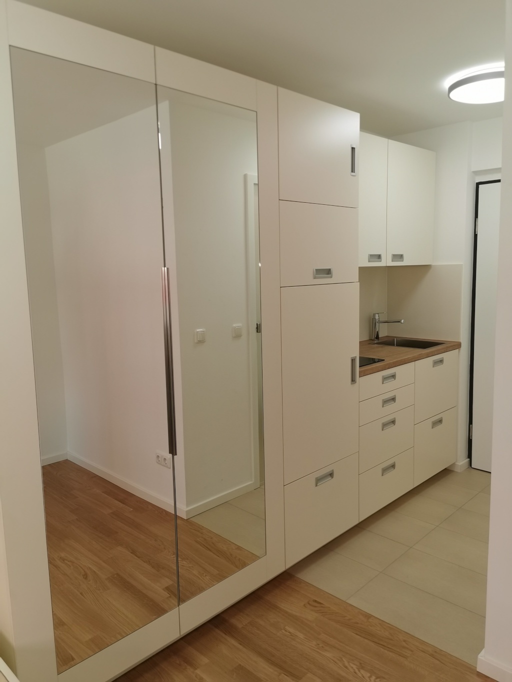 vollmöblierte schöne 1-Zimmer Wohnung mit Einbauküche und Duschbad in Uninähe – 80798 München München - Maxvorstadt – Vorschaubild 3