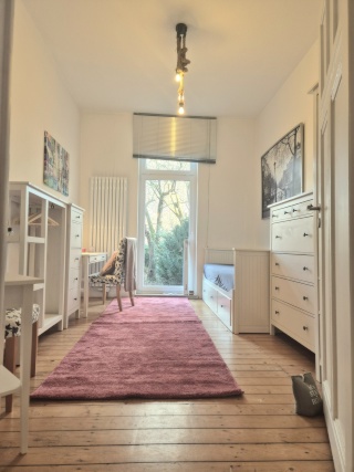 Möbliertes Frauen- WG- Zimmer mit Garten