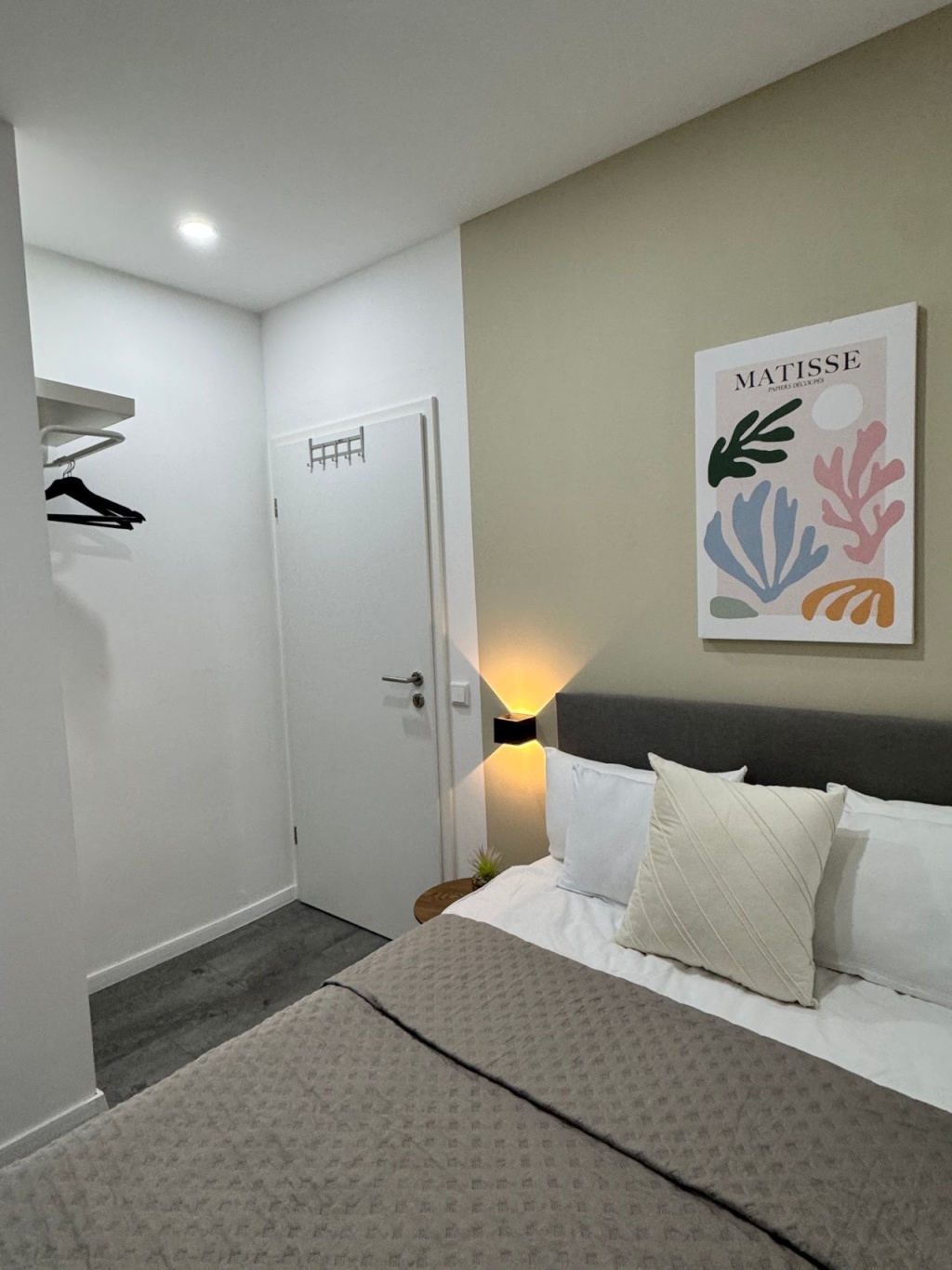 Helles Loft 8 Min. von der Innenstadt - Bahnhaltestelle vor der Tür - 10 bis zum Hauptbahnhof – 40227 Düsseldorf Eller – Vorschaubild 2