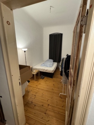Zwischenmiete: möblierte 2-Zi.-Altbauwohnung Friedenau, 471 € + Heizung (03.10.2026–31.01.2027) — photo 1