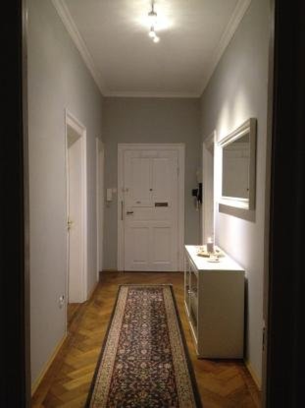 1-Zimmer-Wohnung mit großem möbliertem Wohnzimmer – für 5 Monate