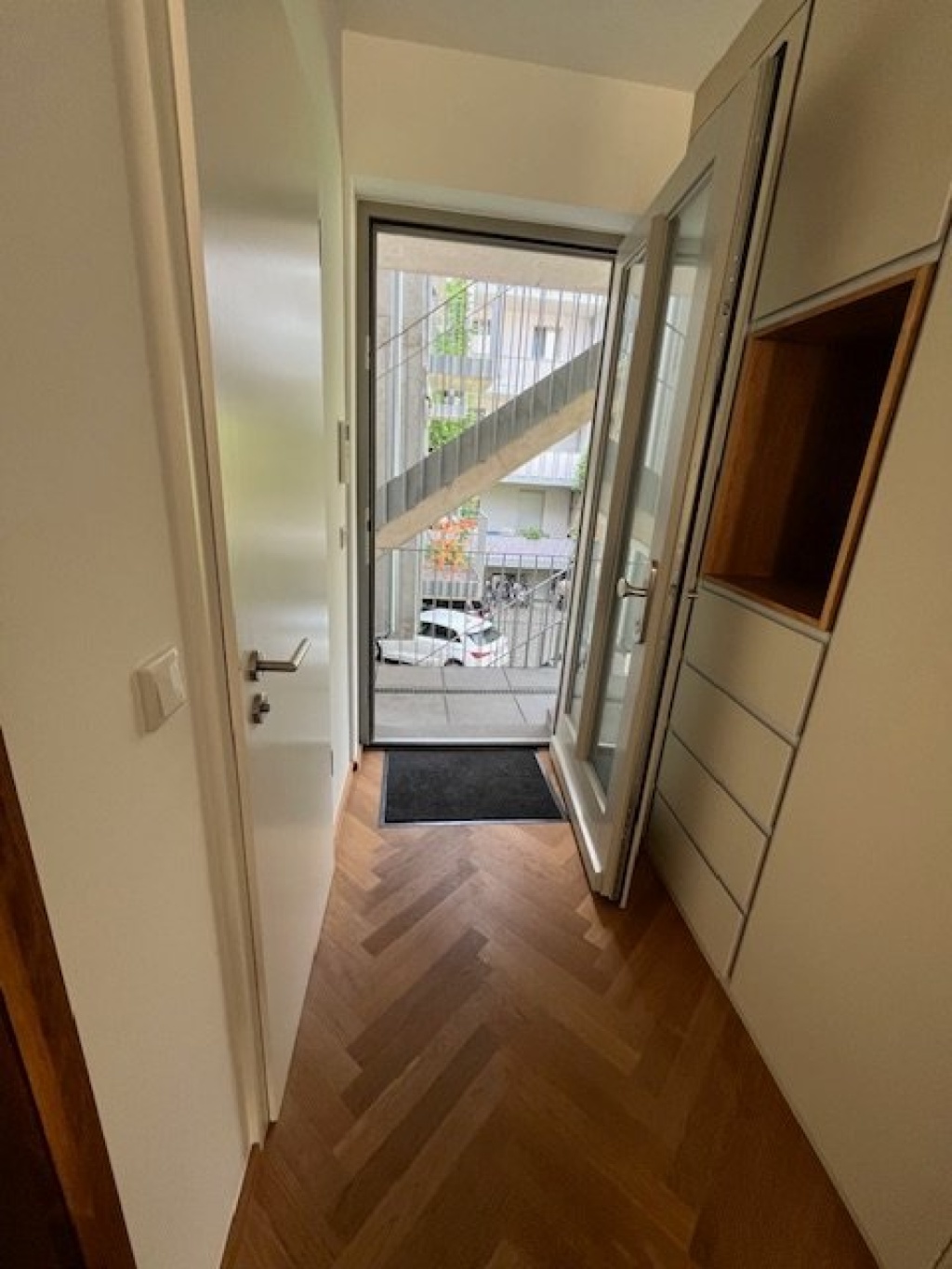 Exklusives 1 Zimmer Apartement in TOPLAGE ! – 60311 Frankfurt am Main Innenstadt – Vorschaubild 2