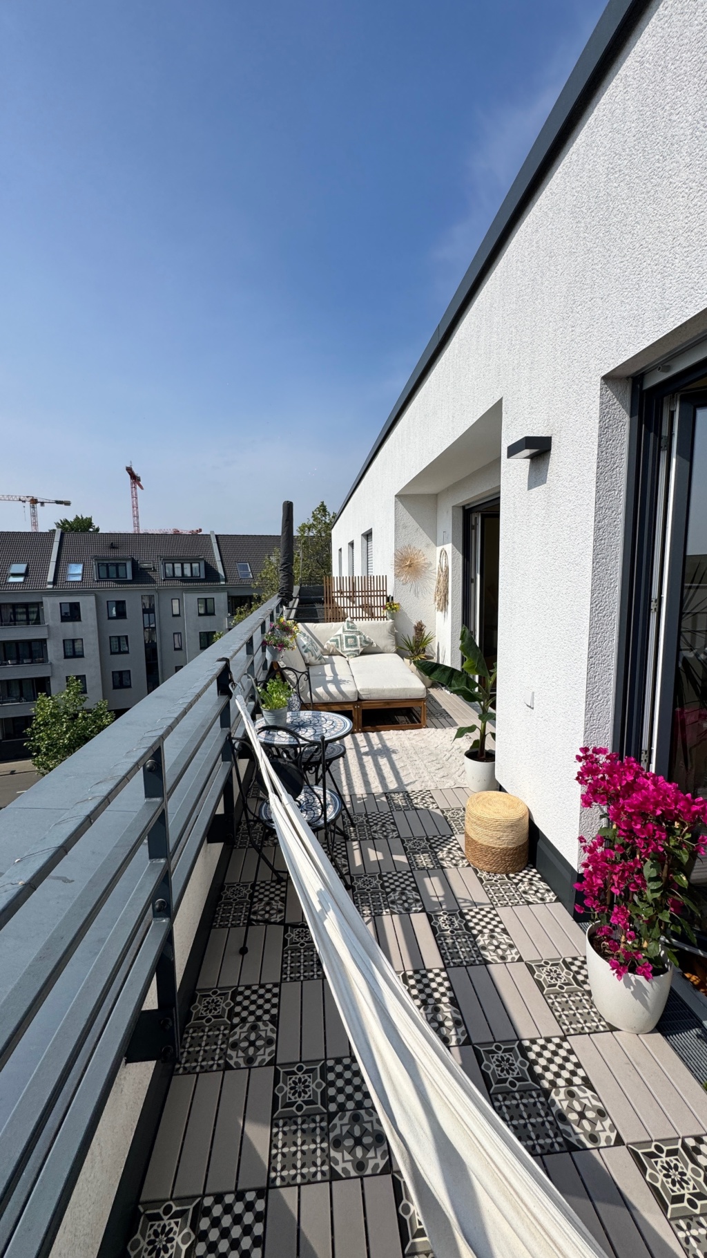 ZWISCHENMIETE, Möblierte 2 Zimmer Wohnung, Sonnenbalkon