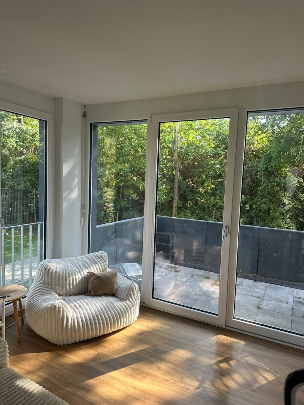 Helle & möblierte 3-Zimmer-Wohnung mit Terrasse, eigenem Garten & Loggia zur zwischenmiete – 4317 Leipzig Reudnitz-Thonberg – Vorschaubild 5