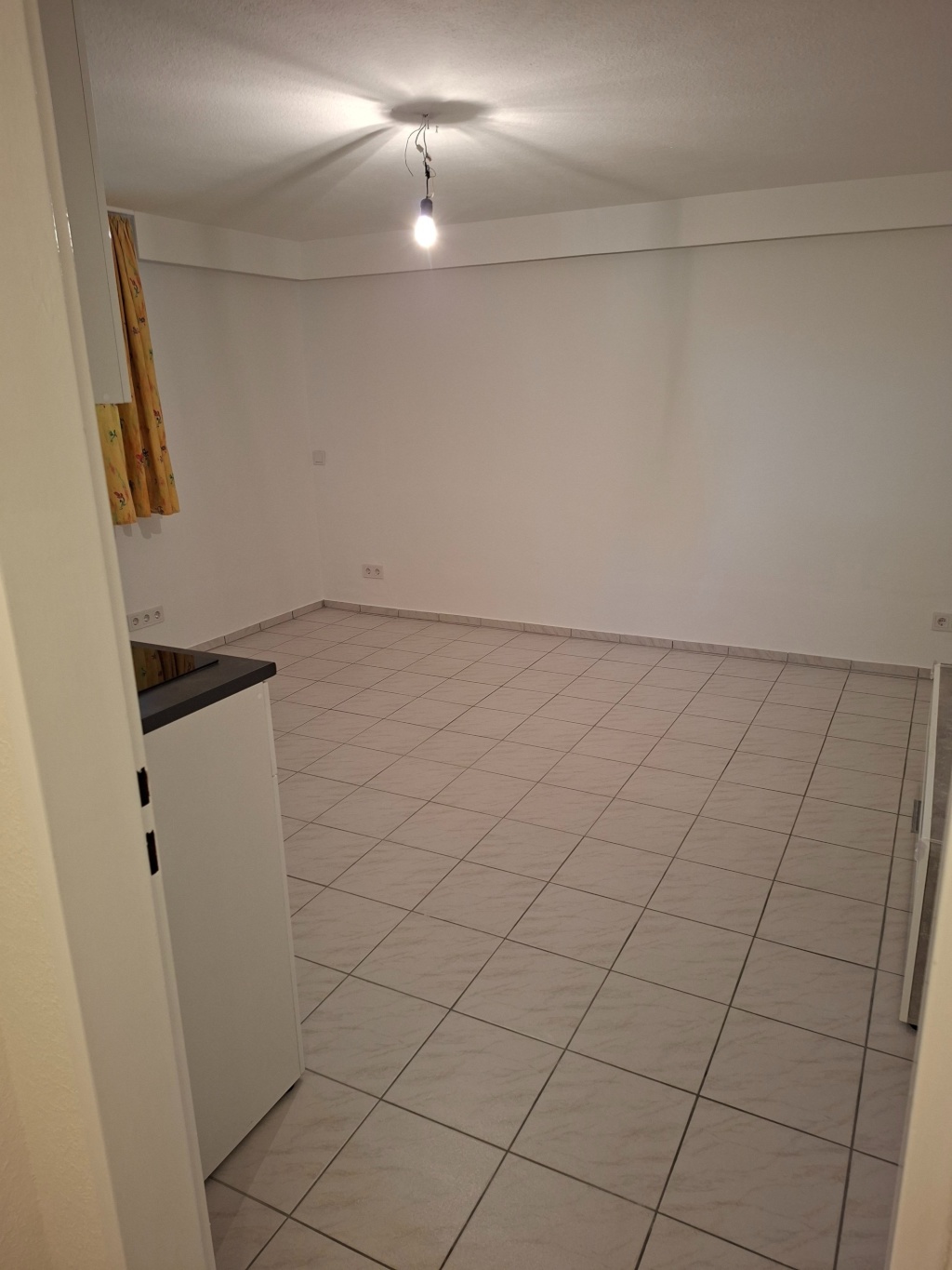 Helle 1 Zimmer Souterrainwohnung,wieder frei !!! – 60488 Frankfurt am Main Frankfurt am Main – Vorschaubild 3