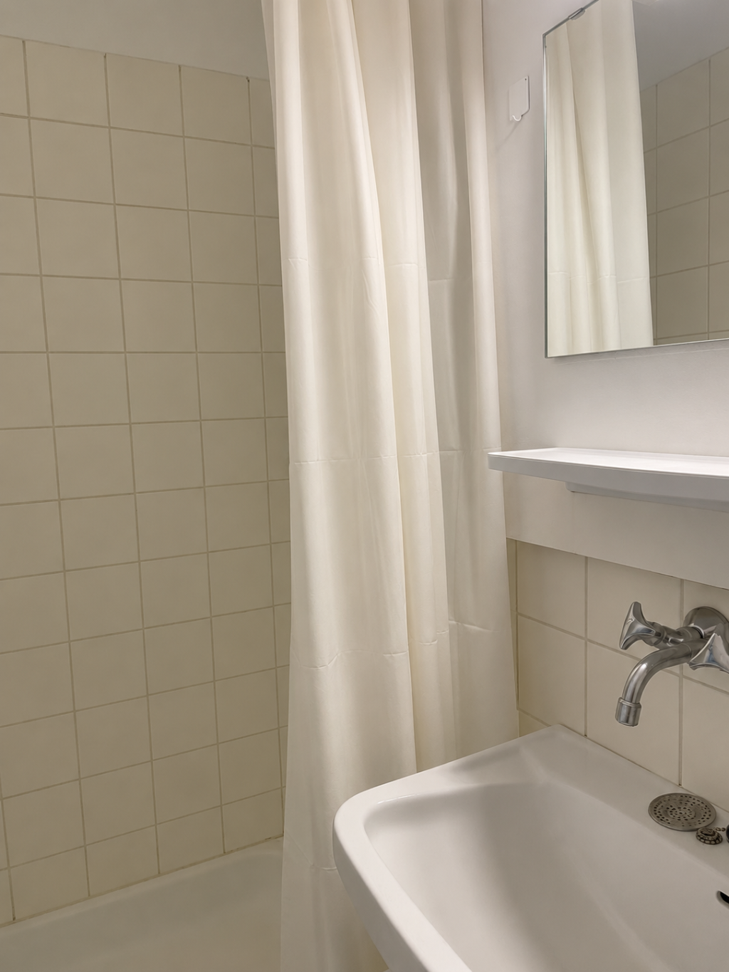 Möbliertes Studio zur Zwischenmiete – Ab 15. Oktober – 80637 München Neuhausen-Nymphenburg – Vorschaubild 3