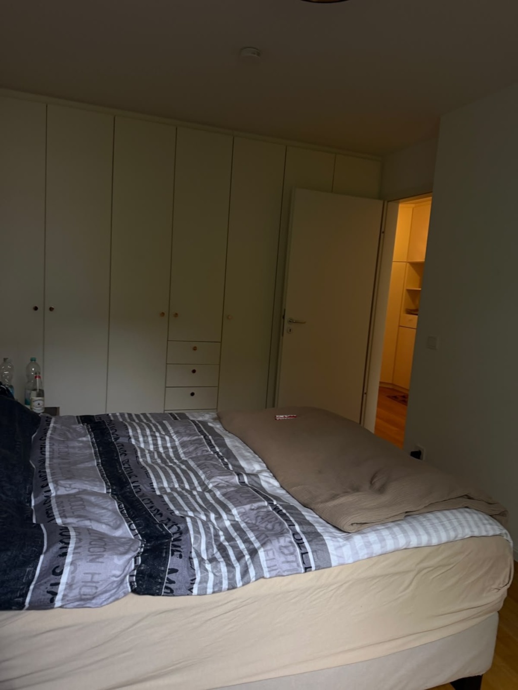 Möbliert & bezugsfertig: 2-Zi-Wohnung Schellingstr., befristet // Furnished & move-in ready: 2-room apartment Schellingstr., fixed-term – 80539 München Maxvorstadt – Vorschaubild 4
