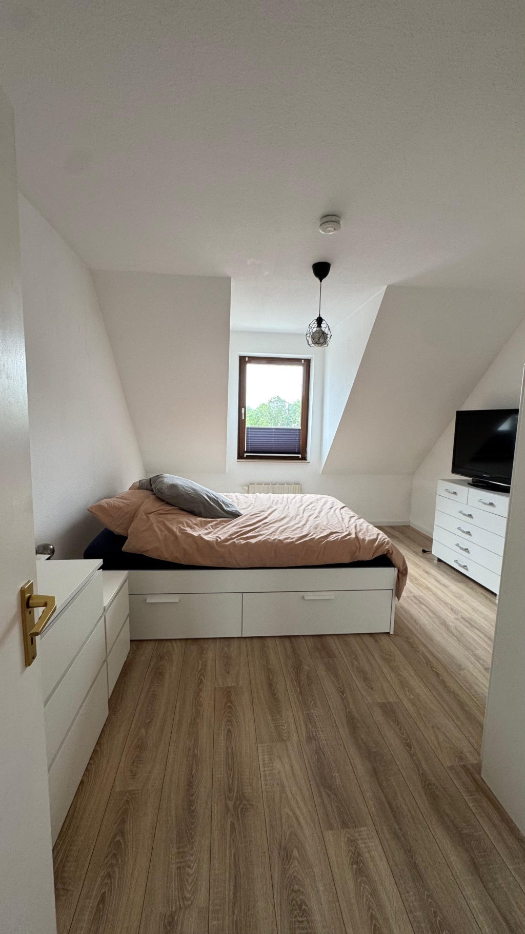 Moderne & lichtdurchflutete 2-Zimmer Wohnung in Düsseldorf-Eller zur Pauschalmiete (inkl. Heizung, Strom und Internet) – 40229 Düsseldorf Eller – Vorschaubild 8