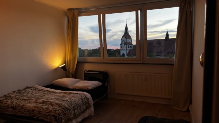 Hear me out: Work in exchange for free accommodation (limited to 6 weeks)