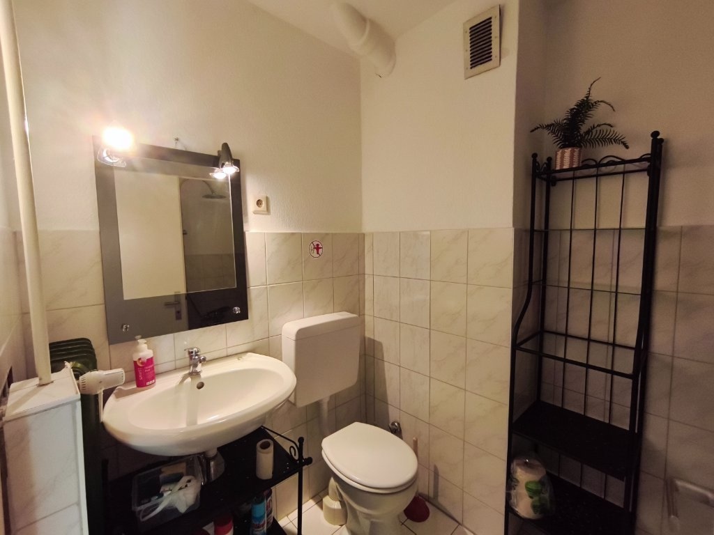 Sehr schöne 2 ZKB mit möbliertem Balkon U Quadrate – 68161 Mannheim Innenstadt – Vorschaubild 4