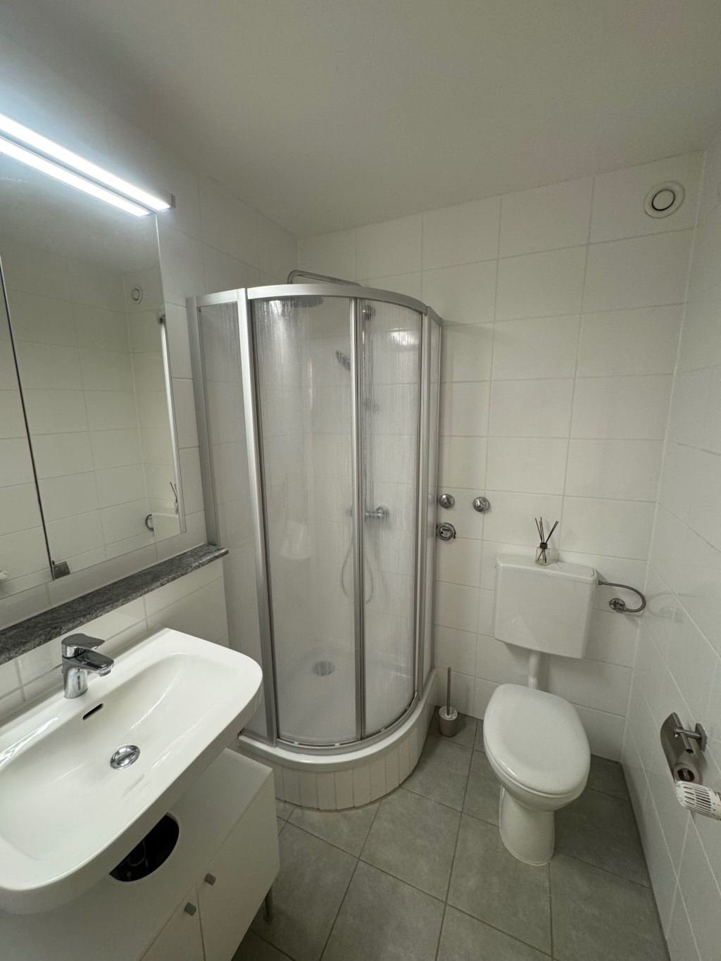 1-Zimmer Wohnung in bester Lage für 4 Monate zur Miete – 80469 München Ludwigsvorstadt-Isarvorstadt – Vorschaubild 4