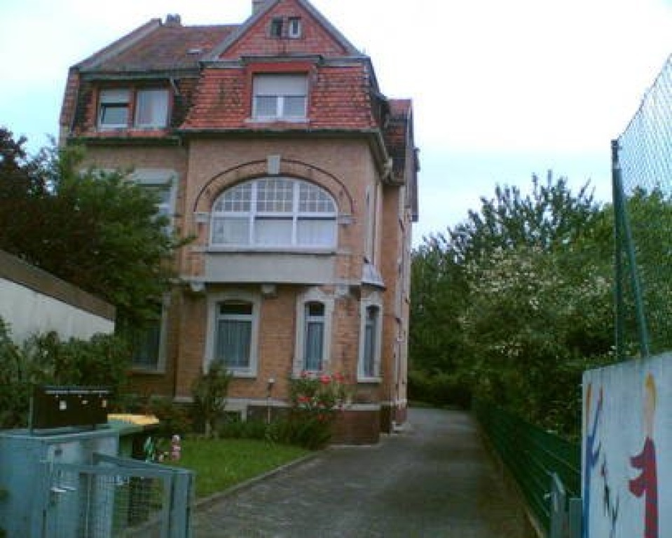 Schöne zwei eigene, möblierte Zimmer mit eigenem Bad in Wohngemeinschaft werden ab 1.12.2026 frei. – 60439 Frankfurt am Main Norweststadt – Vorschaubild 2