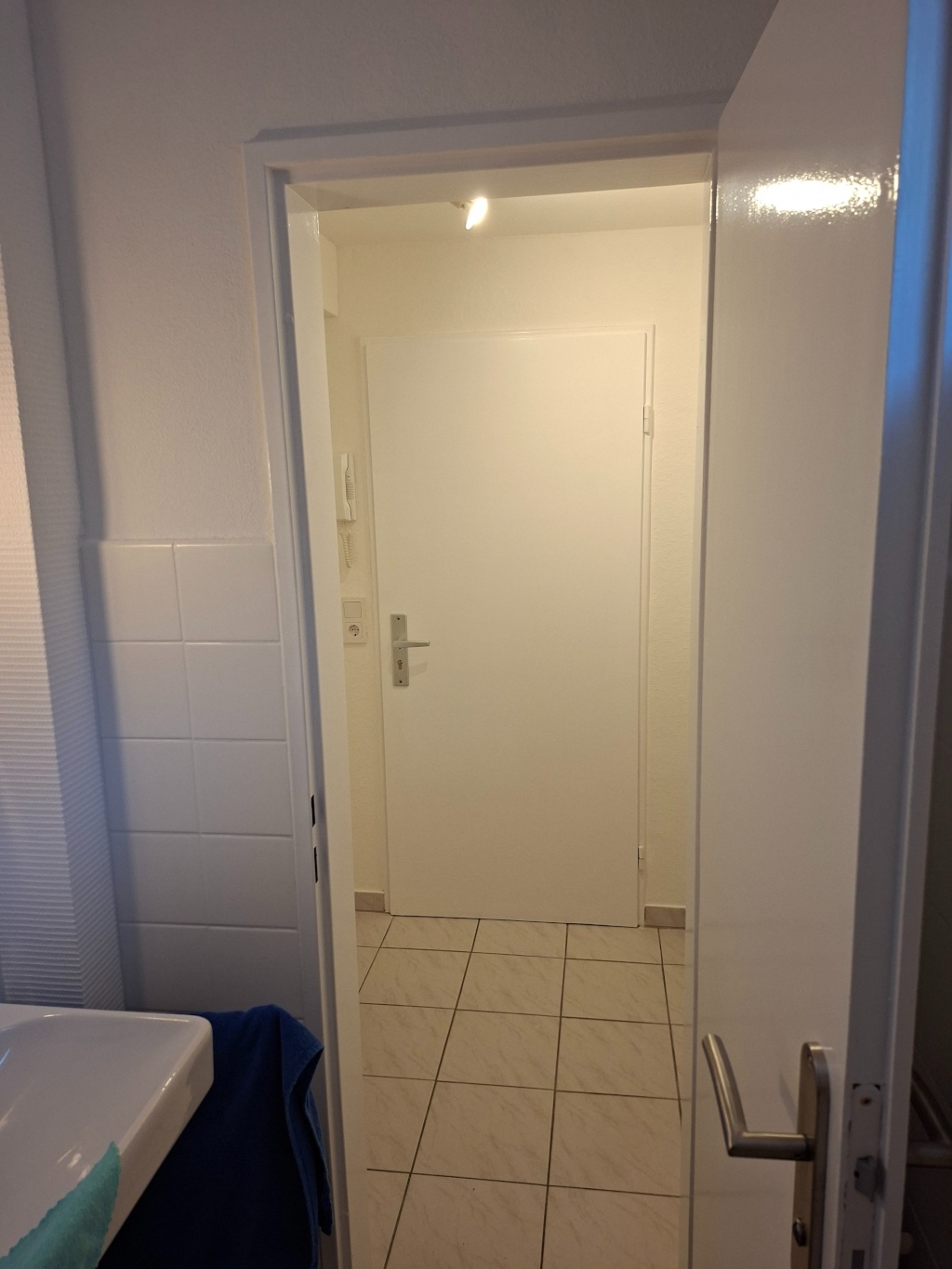 Helle 1 Zimmer Souterrainwohnung,wieder frei !!! – 60488 Frankfurt am Main Frankfurt am Main – Vorschaubild 5