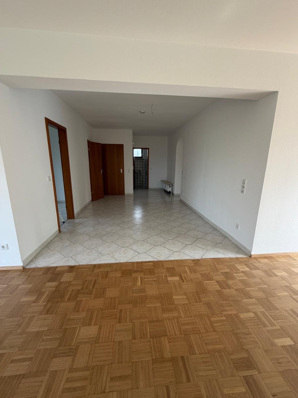 Großzügige 3-Zimmer-Wohnung mit zwei Balkonen, Gartenanteil und Garage in Würzburg-Oberdürrbach – 97080 Würzburg Oberdürrbach – Vorschaubild 14