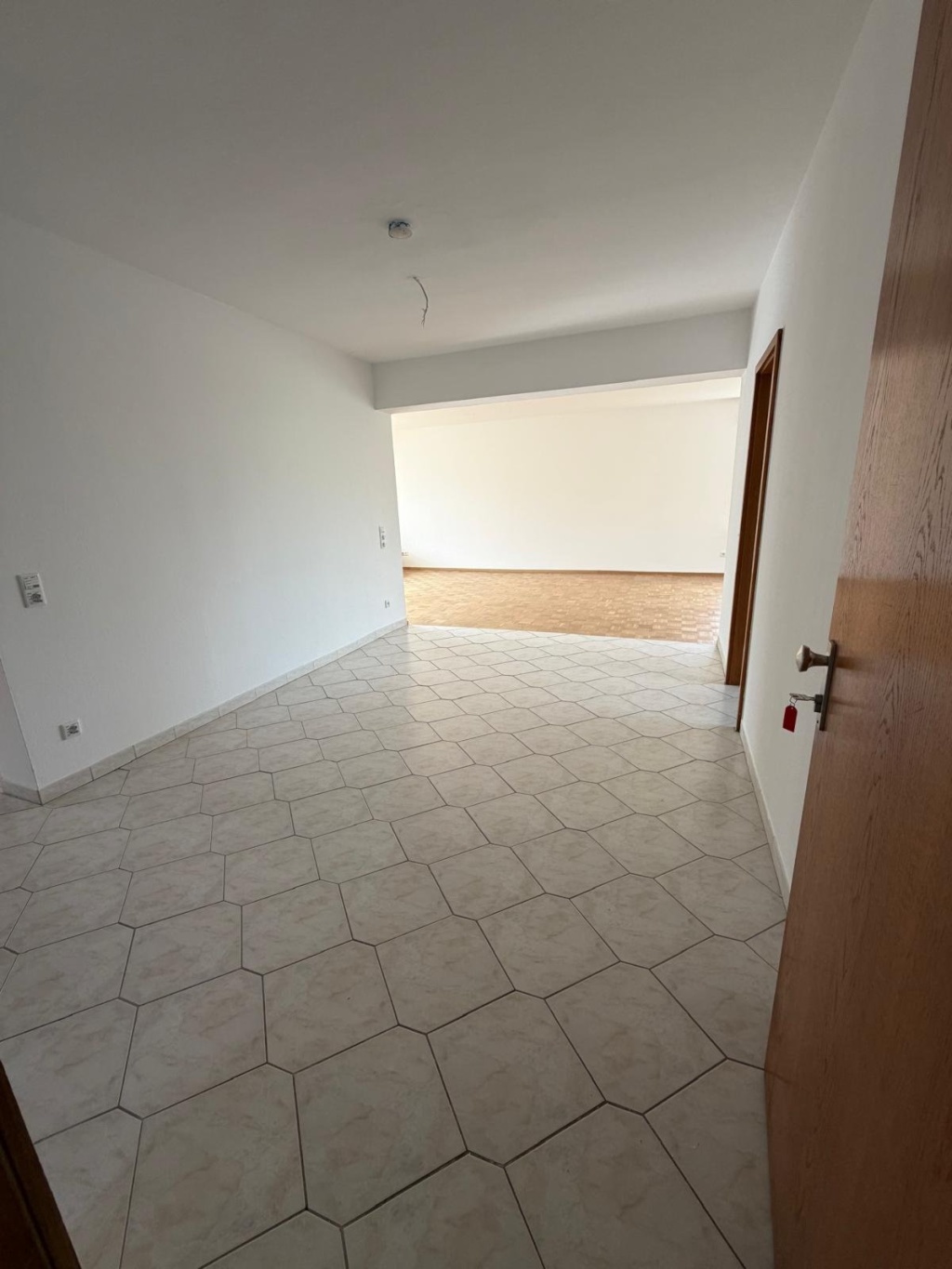 Großzügige 3-Zimmer-Wohnung mit zwei Balkonen, Gartenanteil und Garage in Würzburg-Oberdürrbach – 97080 Würzburg Oberdürrbach – Vorschaubild 20
