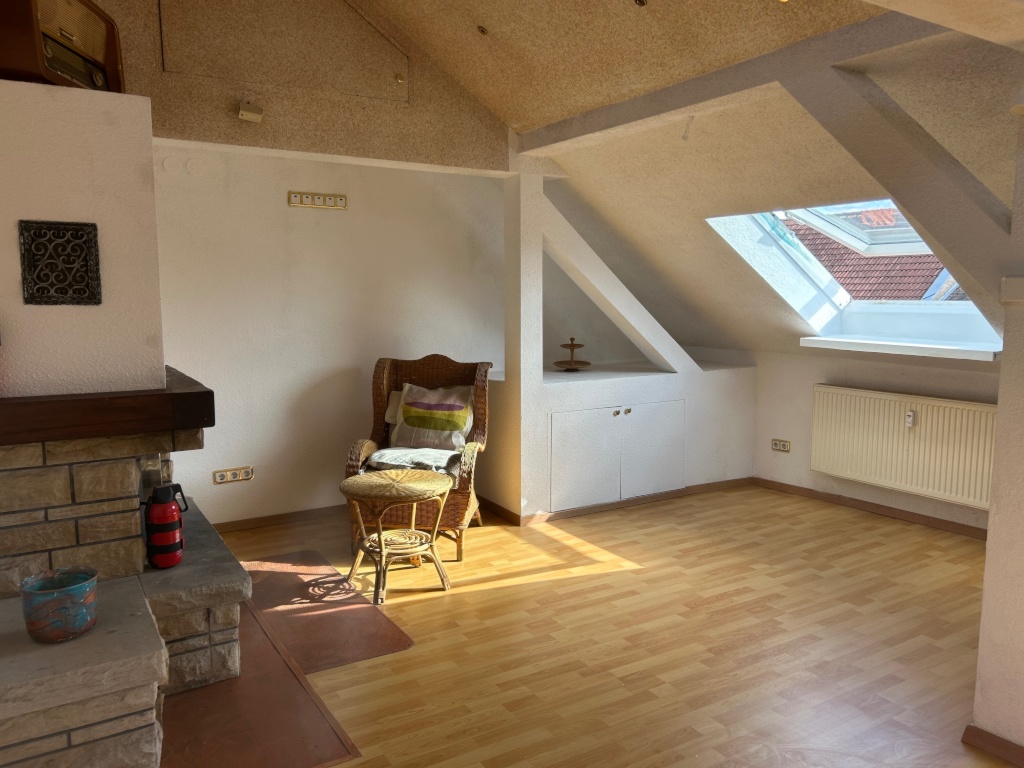 Lichtdurchflutete Dachgeschoss Wohnung mit Kamin – 4317 Leipzig Reudnitz-Thonberg – Bild 1 von 12