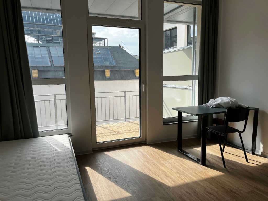 Möbliertes 1-Zimmer-Apartment mit Balkon – 555 € all-inclusive – Zentrum