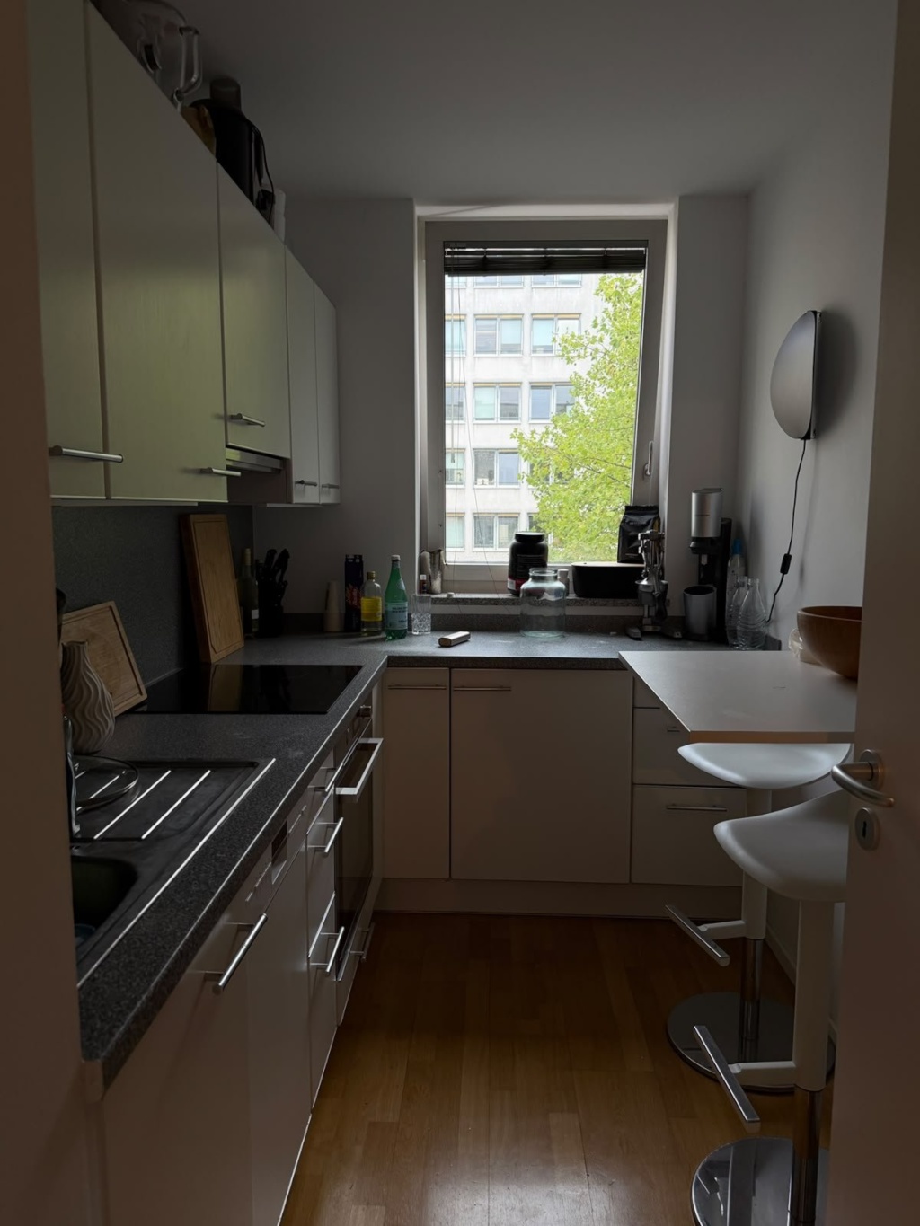 Möbliert & bezugsfertig: 2-Zi-Wohnung Schellingstr., befristet // Furnished & move-in ready: 2-room apartment Schellingstr., fixed-term – 80539 München Maxvorstadt – Vorschaubild 3