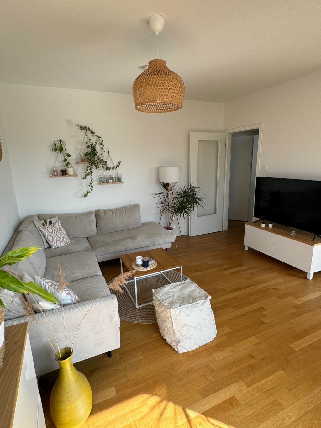 ZWISCHENMIETE, Möblierte 2 Zimmer Wohnung, Sonnenbalkon – 40227 Düsseldorf Oberbilk – Vorschaubild 2