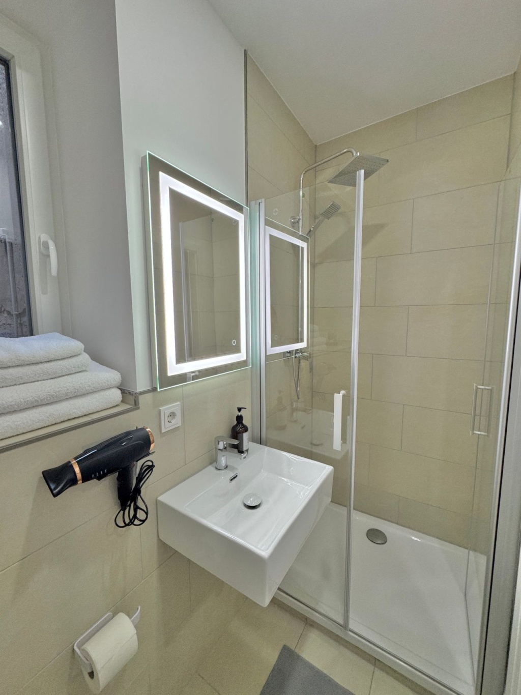 Helles Loft 8 Min. von der Innenstadt - Bahnhaltestelle vor der Tür - 10 bis zum Hauptbahnhof – 40227 Düsseldorf Eller – Vorschaubild 6