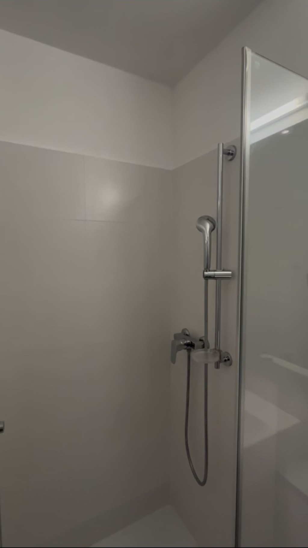 THE FIZZ Frankfurt | Private Studio 18m2 | Skyline View | 822€ (current listing price from FIZZ) all-included – 60326 Frankfurt am Main Gallus – Vorschaubild 3