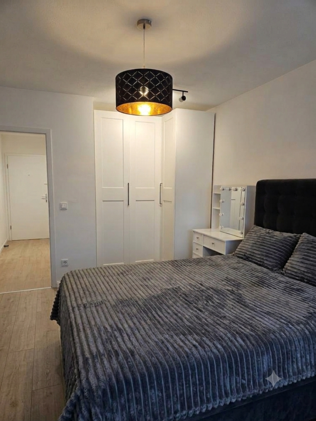 Helle, ruhige 2-Zimmer-Wohnung mit großem Balkon in Bestlage (Schleißheimer Str. 257) – 80809 München Milbertshofen-Am Hart – Vorschaubild 3