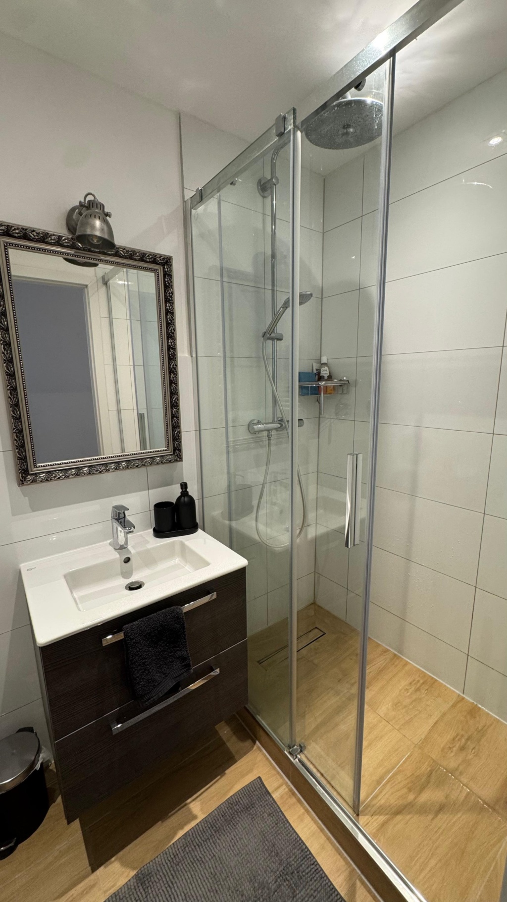 Moderne & lichtdurchflutete 2-Zimmer Wohnung in Düsseldorf-Eller zur Pauschalmiete (inkl. Heizung, Strom und Internet) – 40229 Düsseldorf Eller – Vorschaubild 6