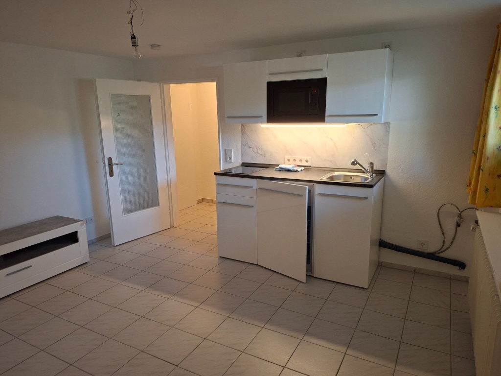 Helle 1 Zimmer Souterrainwohnung,wieder frei !!! – 60488 Frankfurt am Main Frankfurt am Main – Vorschaubild 2