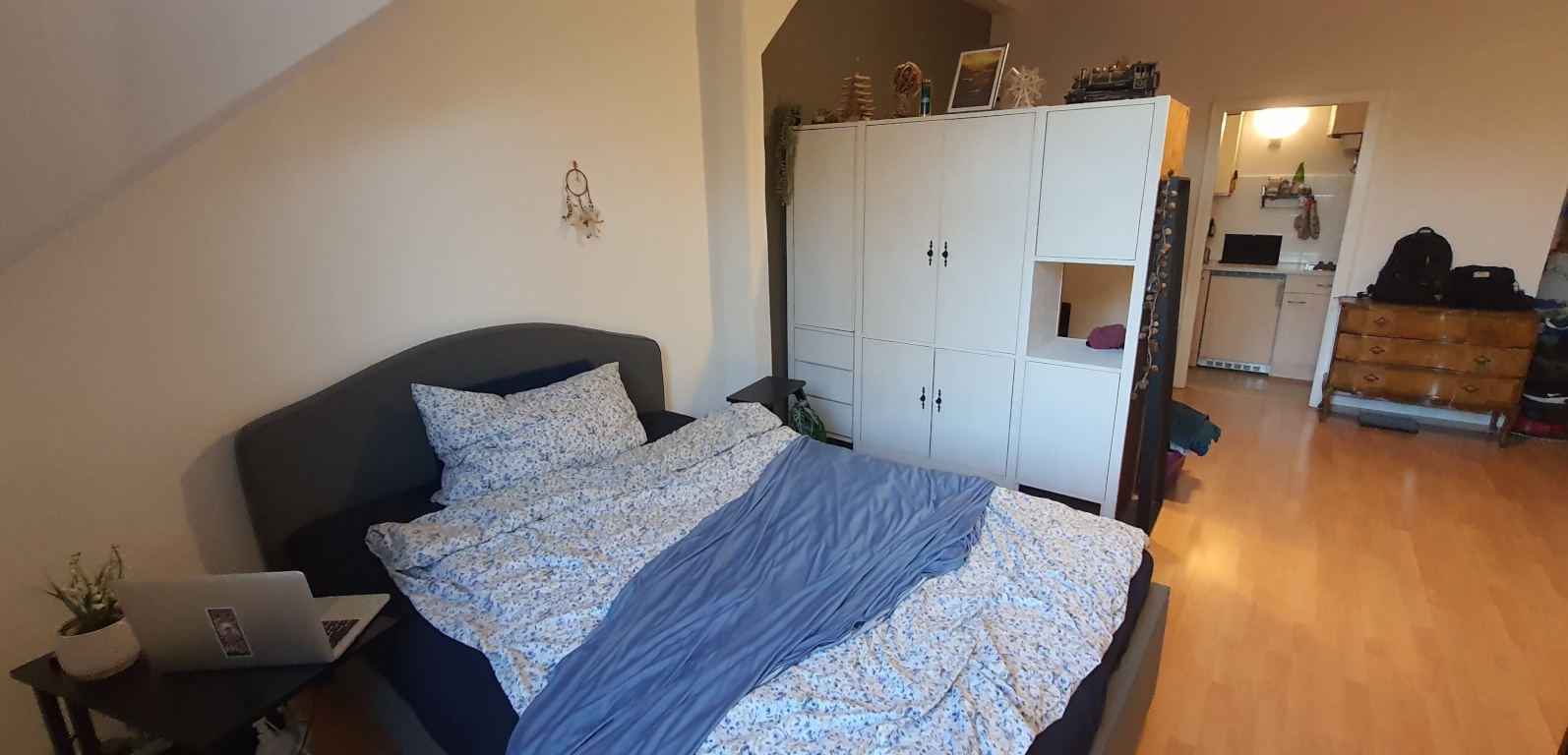 Schöne teilmöbl. 1-Zimmer-Wohnung im Altbau (Frauen) – 65189 Wiesbaden Südost – Vorschaubild 3
