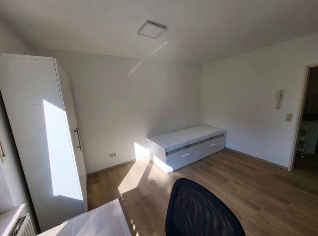 Helles möbliertes Appartment nahe der Uni & HSBI // Bright furnished studio near University and HSBI – 33615 Bielefeld Schildesche – Vorschaubild 3