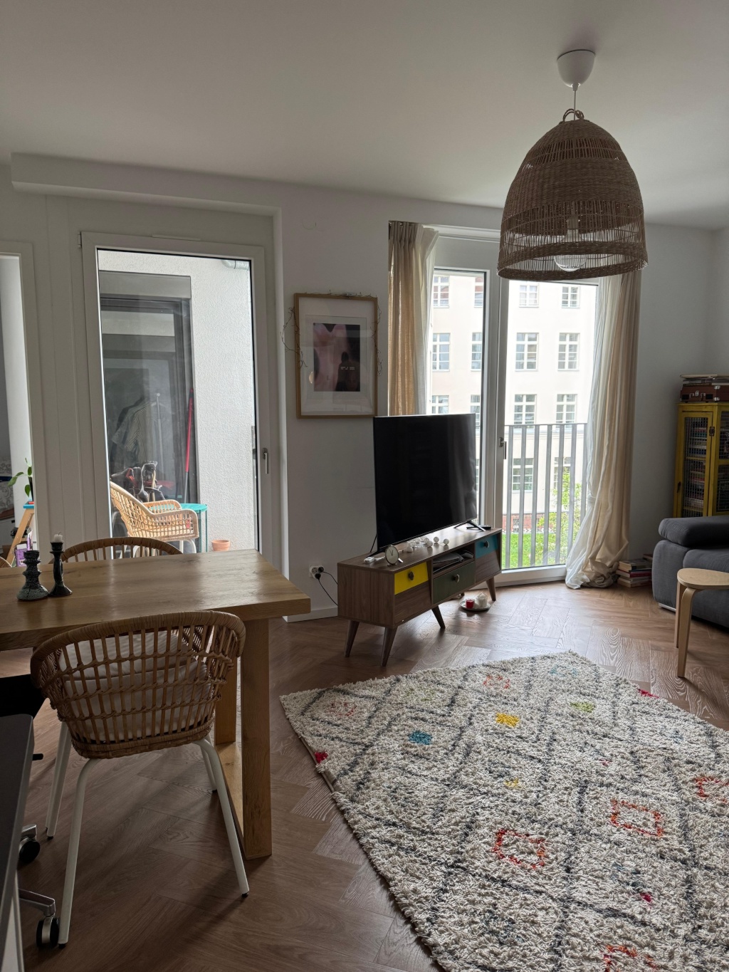 02-17.10.2026 (oder länger) Cozy & zentrale 2-Zi-Wohnung mit Balkon, nah Friedrichshain – 10367 Berlin Lichtenberg – Vorschaubild 4