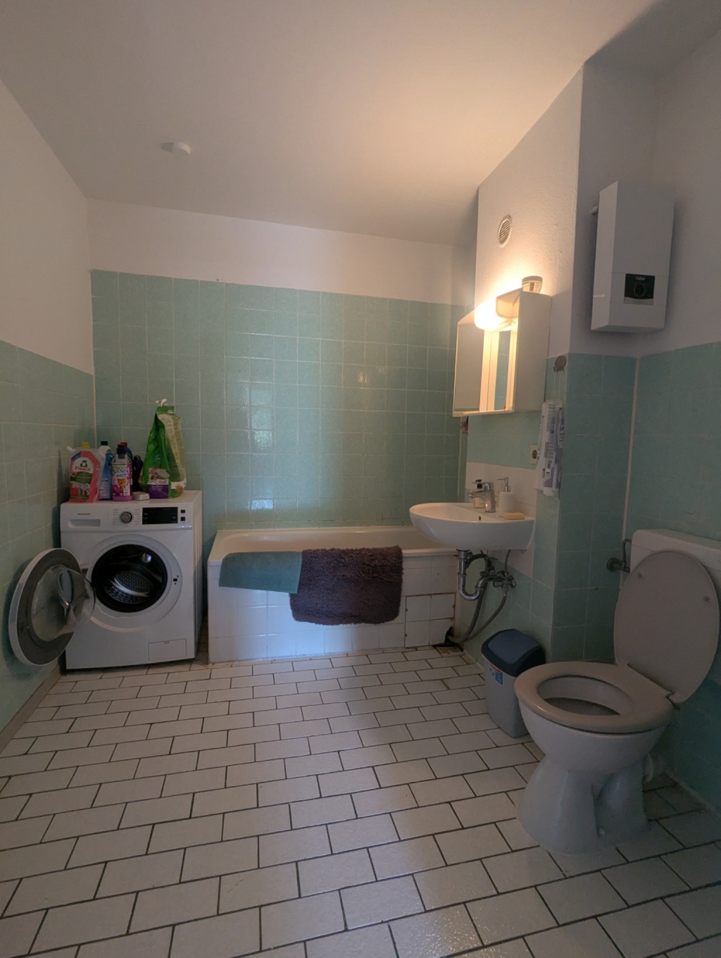WG-Zimmer Gesundbrunnen Wollankstraße 95 - Our WC + Washing machine