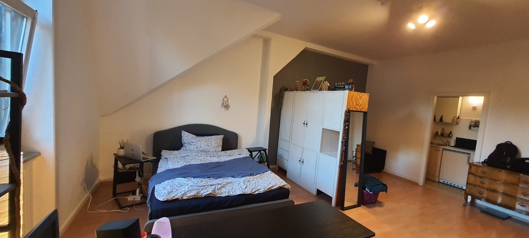 Schöne teilmöbl. 1-Zimmer-Wohnung im Altbau (Frauen) – 65189 Wiesbaden Südost – Vorschaubild 4