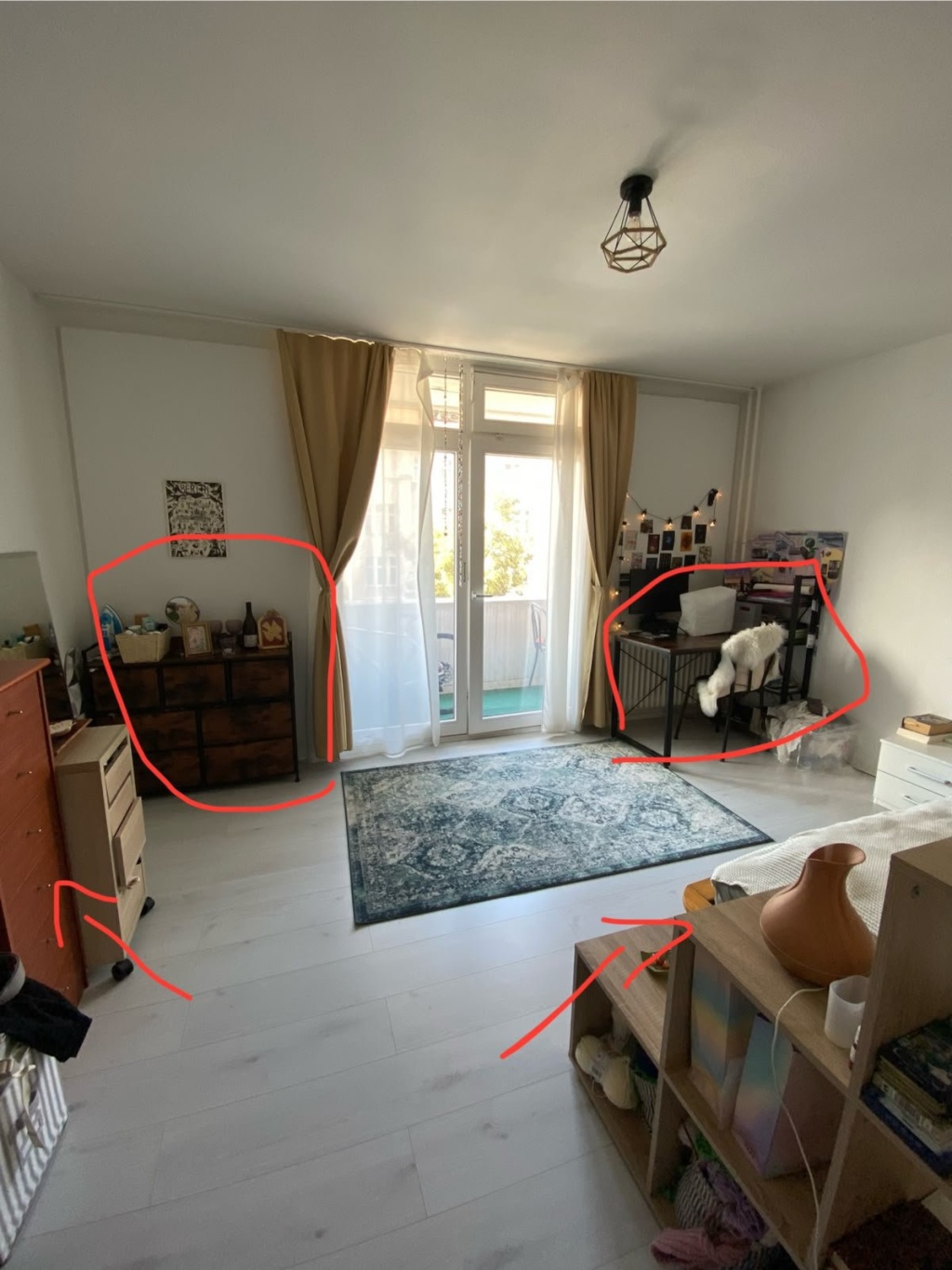 WG-Zimmer Gesundbrunnen Wollankstraße 95 - The red highlighted furnitures are the ones my flatmate will take with her (the rest stay)