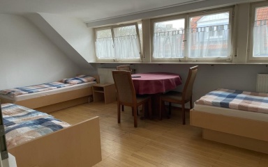 Möbliertes Gästezimmer in Stuttgart-Mühlhausen – günstig auf Zeit wohnen, ab 1 Monat
