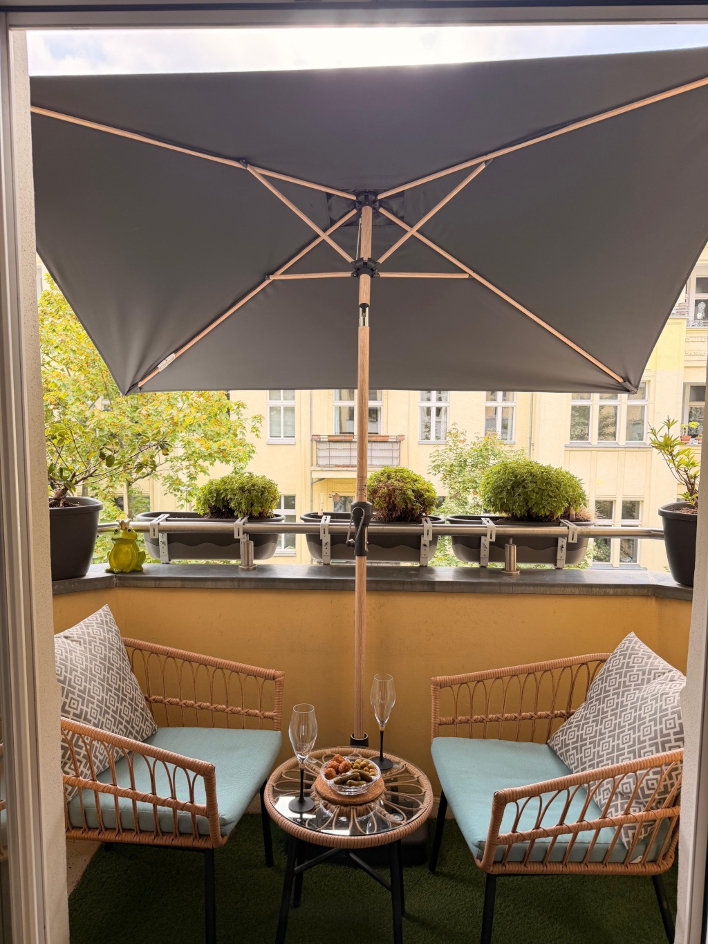 Möblierte 3-Zimmer-Wohnung mit Balkon im Berliner Winskiez – 103 m2 – 2.300 € monatlich – 10405 Berlin Prenzlauer Berg – Vorschaubild 7