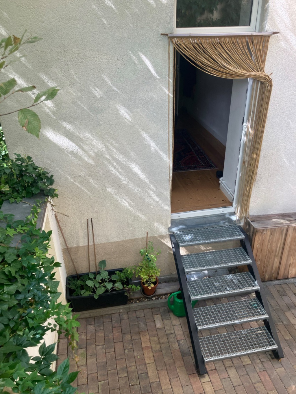 Ein Jahr mit eigener Terrasse im Wrangelkiez! Möblierte 3,5-Zi.-Wohnung ab 21.10. – 10997 Berlin Berlin – Vorschaubild 3