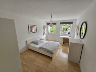 Imagen del anuncio: Geräumiges Zimmer in der Nähe von Nordend West
