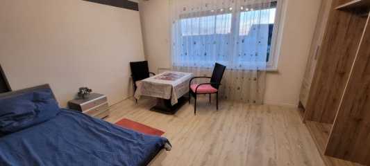 Ad image: WG -Zimmer 16 qm, zentrale Lage in 100 qm ruhiger Whg., gute Aussicht mit Bergsicht, gr. Garten, Grunst. ca. 800 qm in Markdorf