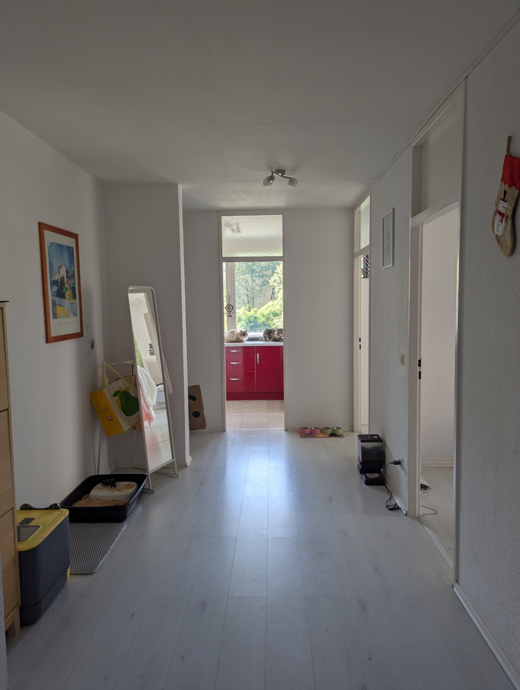 WG-Zimmer Gesundbrunnen Wollankstraße 95 - The corridor (1st door on the right side is our living room, 2nd one is my room)